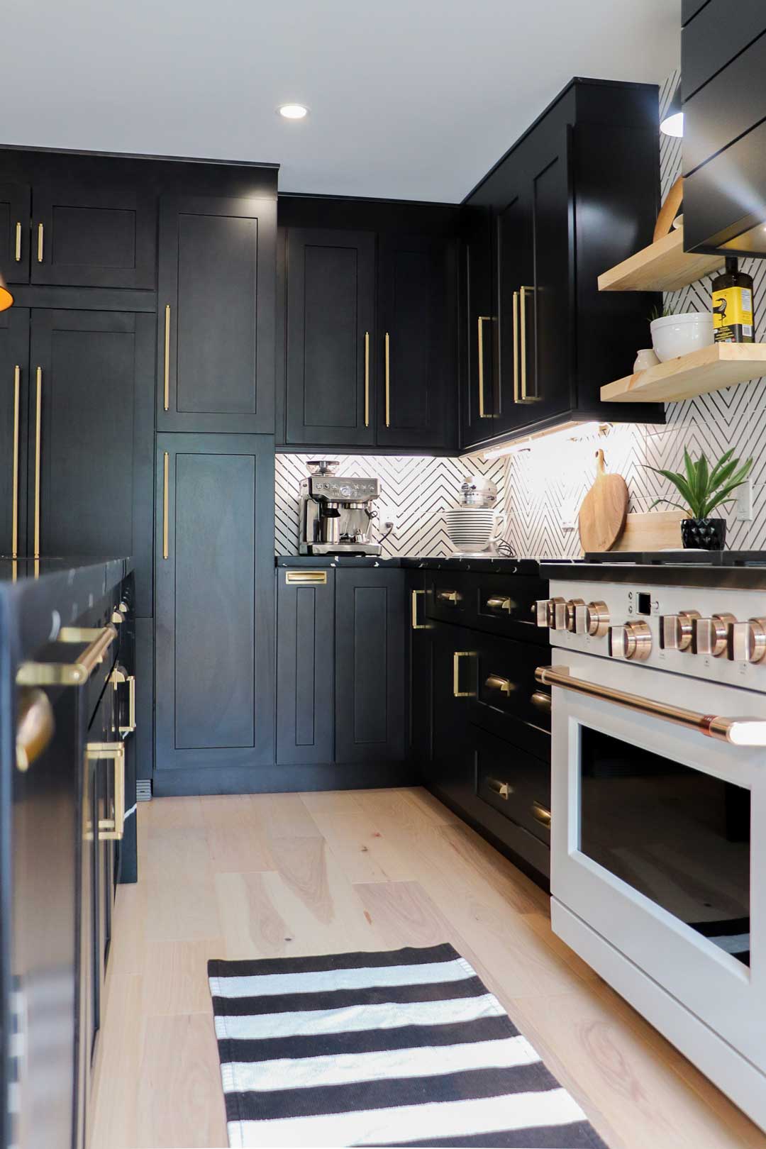 Kitchen island and cabinet detail